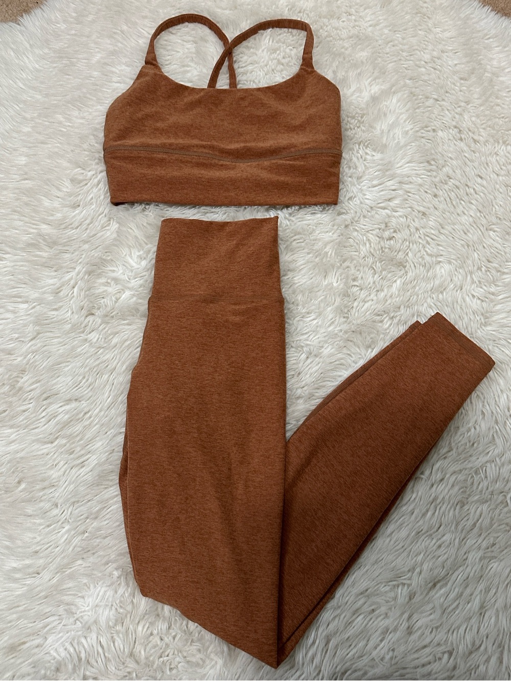 Vuori sports top & leggings matching Set - Picture 2 of 10